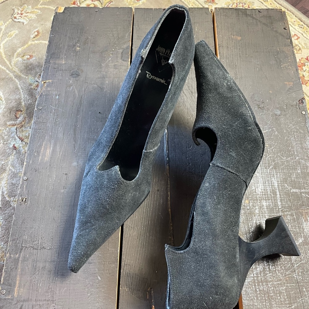 Vintage John Fluevog Dynamic black suede heels. - Picture 3 of 5